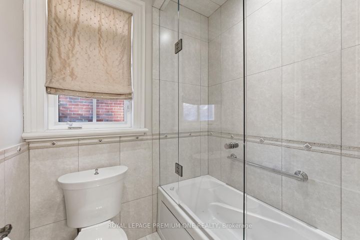 Photo 32 at 155 Cook's Mill Crescent, Patterson, Vaughan