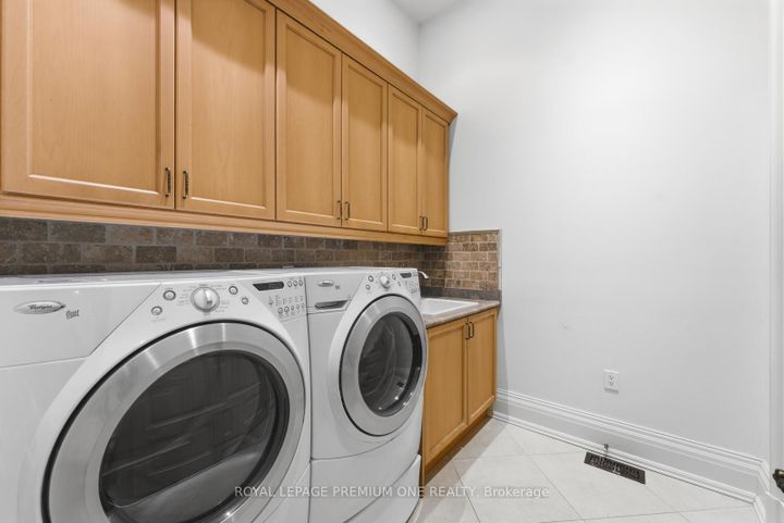 Photo 33 at 155 Cook's Mill Crescent, Patterson, Vaughan