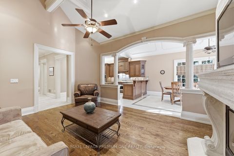 Photo 12 at 155 Cook's Mill Crescent, Patterson, Vaughan