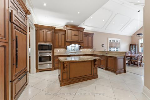 Photo 13 at 155 Cook's Mill Crescent, Patterson, Vaughan