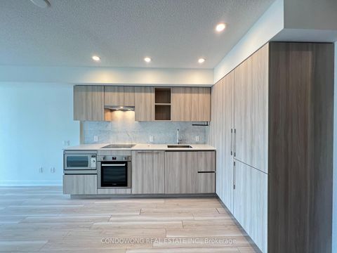 Photo 1 at 911 - 17 Bathurst Street, Waterfront Communities C1, Toronto