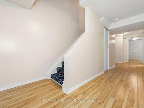 Photo 37 at 86 Agincourt Road, West Woodbridge, Vaughan