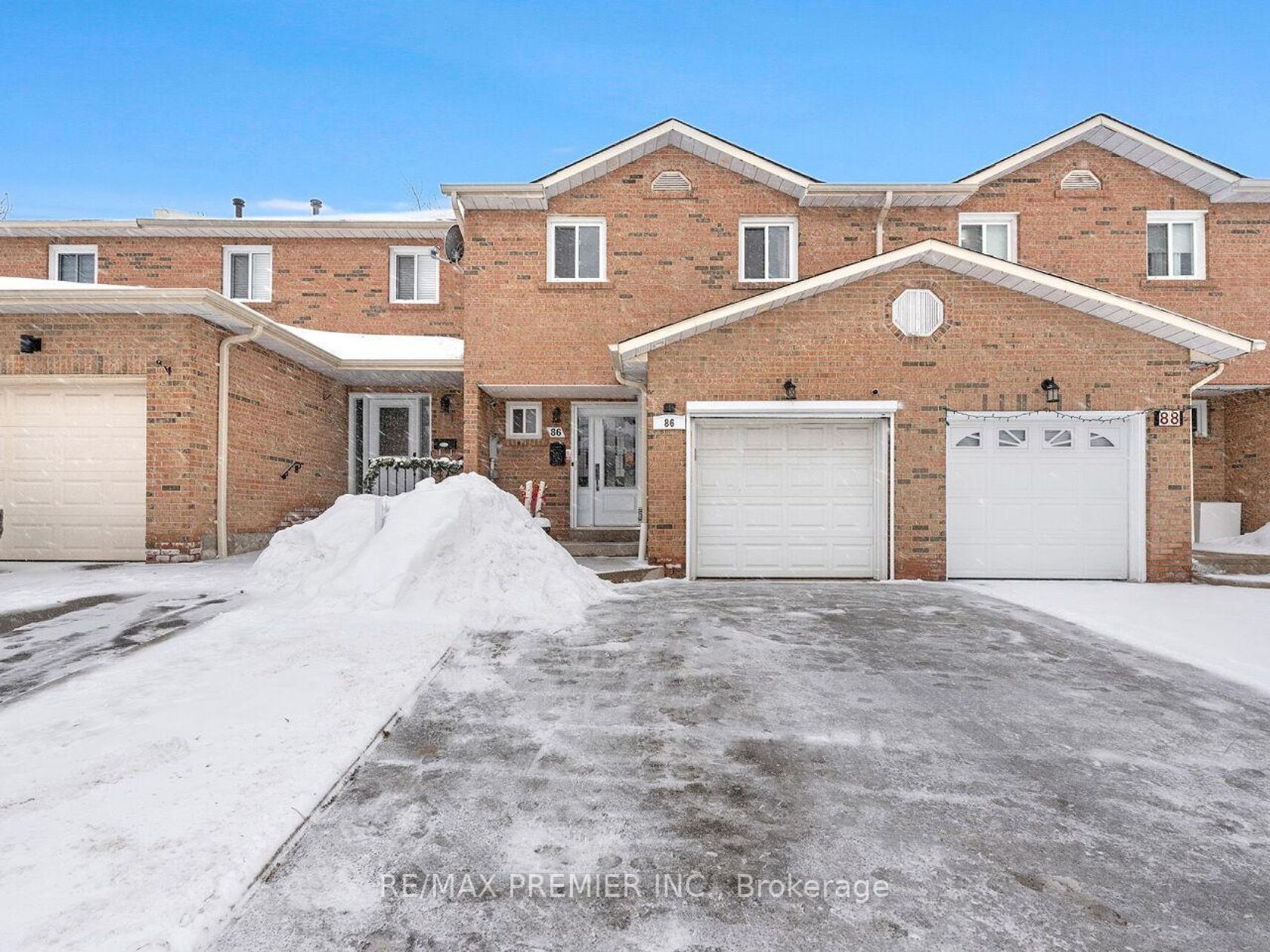 86 Agincourt Road, West Woodbridge, Vaughan by Loree Meneguzzi Real Estate 86 Agincourt Road, West Woodbridge, Vaughan