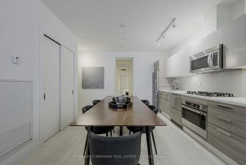 Photo 4 at 501 - 224 King Street W, Waterfront Communities C1, Toronto