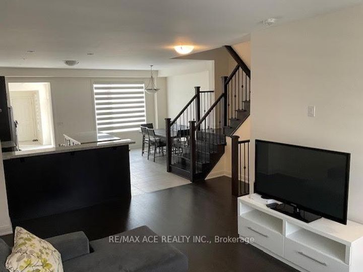 Photo 3 at 88 Pearman Crescent, Northwest Brampton, Brampton