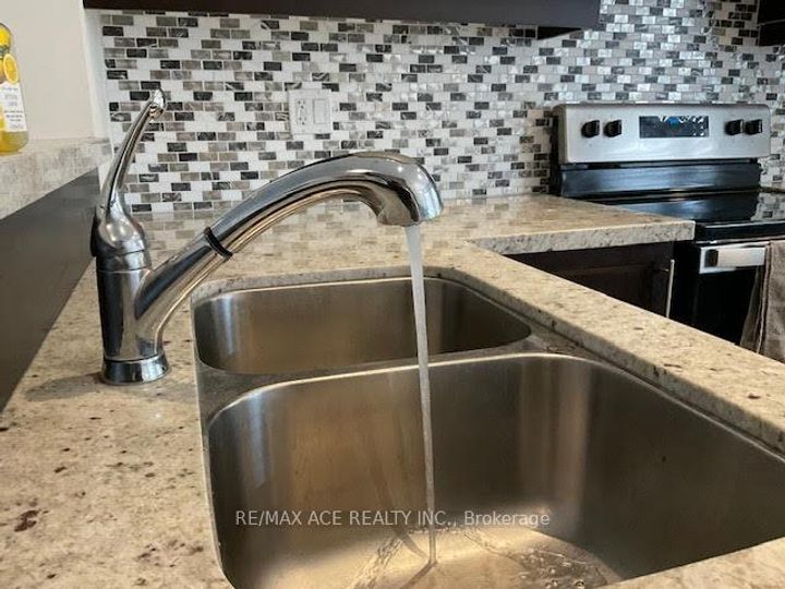 Photo 7 at 88 Pearman Crescent, Northwest Brampton, Brampton