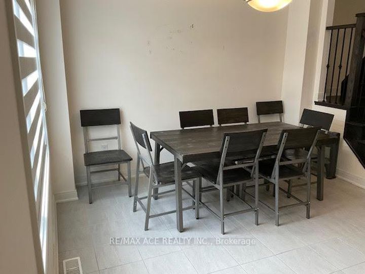 Photo 10 at 88 Pearman Crescent, Northwest Brampton, Brampton