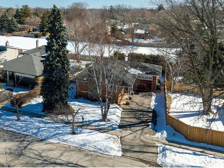 Photo 3 at 1602 Carletta Drive, Lakeview, Mississauga