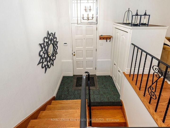 Photo 5 at 1602 Carletta Drive, Lakeview, Mississauga