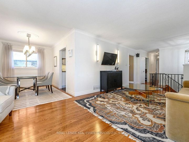 Photo 10 at 1602 Carletta Drive, Lakeview, Mississauga