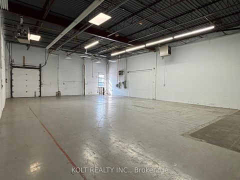 Photo 3 at 4 - 465 Milner Avenue, Malvern, Toronto