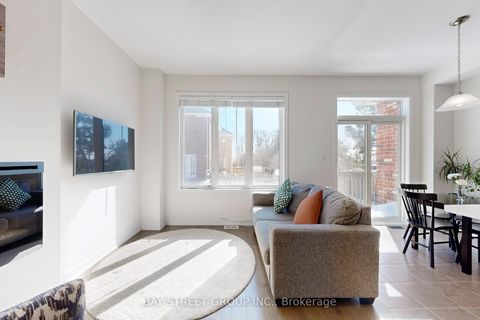 Photo 9 at 7 Paper Mills Crescent, Jefferson, Richmond Hill