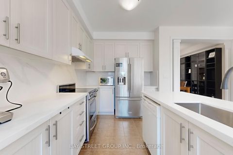 Photo 15 at 7 Paper Mills Crescent, Jefferson, Richmond Hill