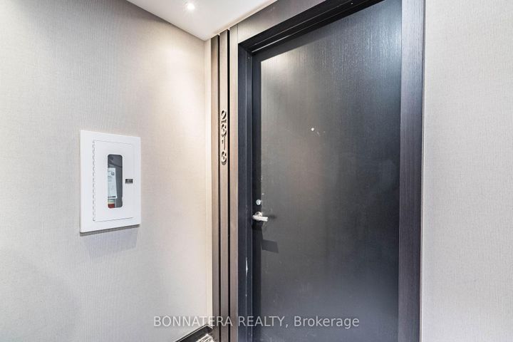 Photo 4 at 2113 - 501 Yonge Street, Yonge Corridor, Toronto
