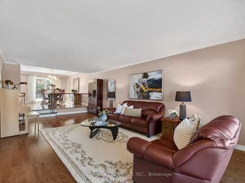 Photo 7 at 694 Conacher Drive, Newtonbrook East, Toronto