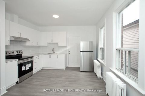 Photo 13 at 819 Pape Avenue, East York, Toronto