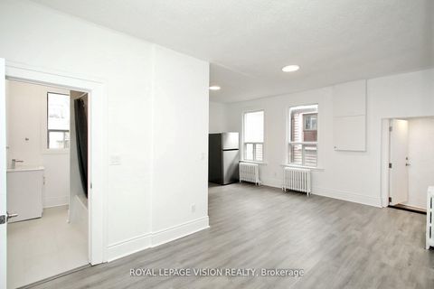 Photo 14 at 819 Pape Avenue, East York, Toronto
