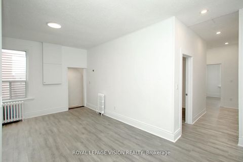 Photo 18 at 819 Pape Avenue, East York, Toronto