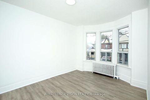 Photo 20 at 819 Pape Avenue, East York, Toronto