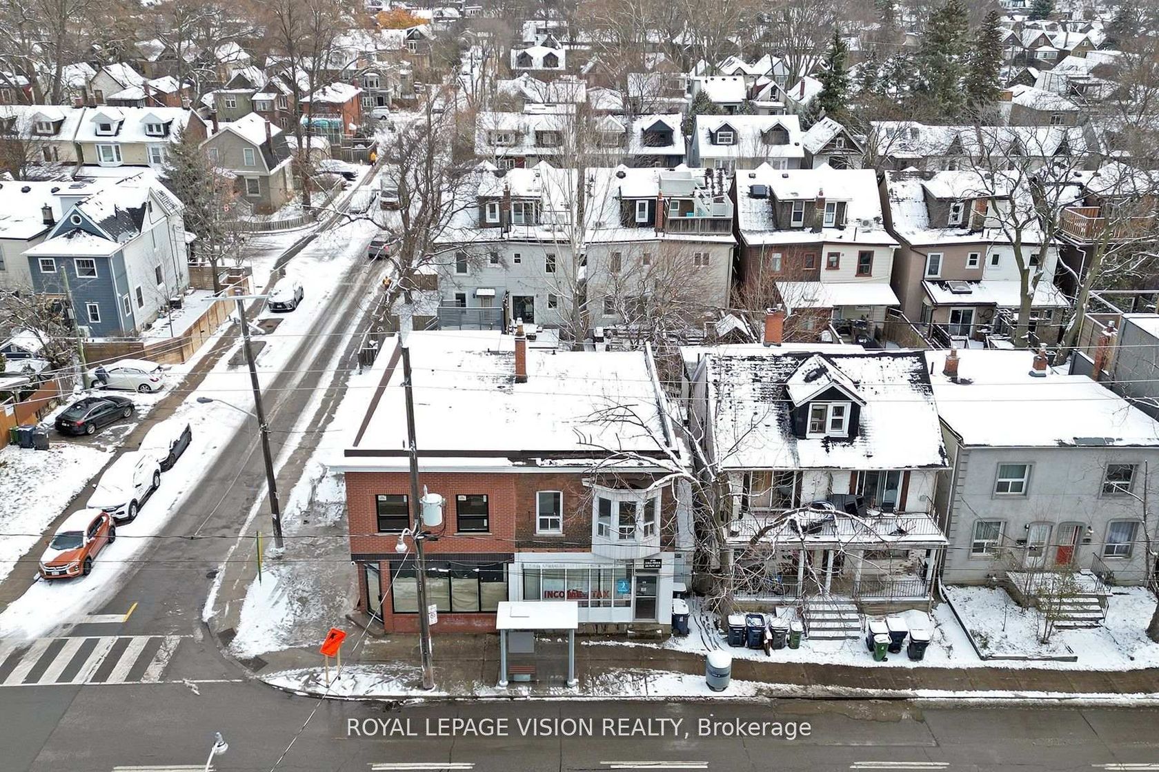 819 Pape Avenue, East York, Toronto photo number 2