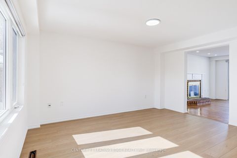 Photo 3 at 7 Nugent Court, Northwest, Barrie