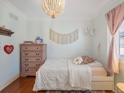 Photo 23 at 4 Coates Avenue, Oakwood Village, Toronto