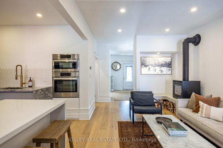 Photo 2 at 110 Grenadier Road, Swansea, Toronto