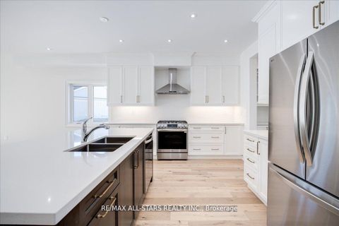 Photo 11 at 59 Stadacona Avenue, Sutton & Jackson's Point, Georgina