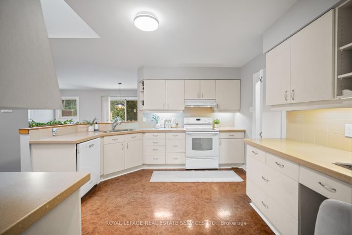 Photo 11 at 121 Elvaston Drive, Victoria Village, Toronto