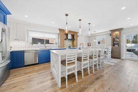 Photo 2 at 7 Banbury Court, Aurora Highlands, Aurora