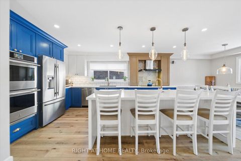 Photo 3 at 7 Banbury Court, Aurora Highlands, Aurora