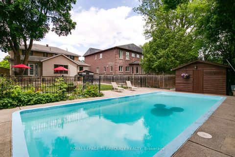 Photo 2 at 11 Urbandale Avenue, Newtonbrook East, Toronto