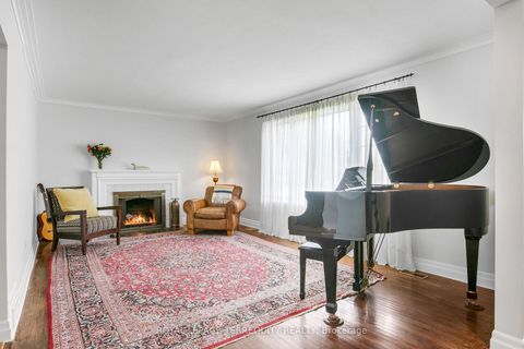 Photo 5 at 11 Urbandale Avenue, Newtonbrook East, Toronto