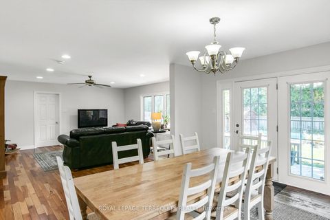 Photo 10 at 11 Urbandale Avenue, Newtonbrook East, Toronto