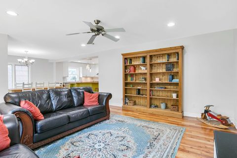 Photo 11 at 11 Urbandale Avenue, Newtonbrook East, Toronto
