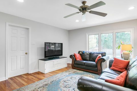 Photo 12 at 11 Urbandale Avenue, Newtonbrook East, Toronto