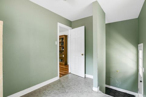 Photo 13 at 11 Urbandale Avenue, Newtonbrook East, Toronto