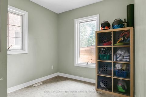 Photo 14 at 11 Urbandale Avenue, Newtonbrook East, Toronto