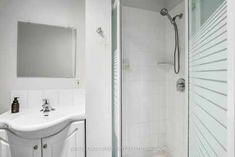 Photo 15 at 11 Urbandale Avenue, Newtonbrook East, Toronto