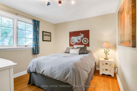 Photo 23 at 11 Urbandale Avenue, Newtonbrook East, Toronto