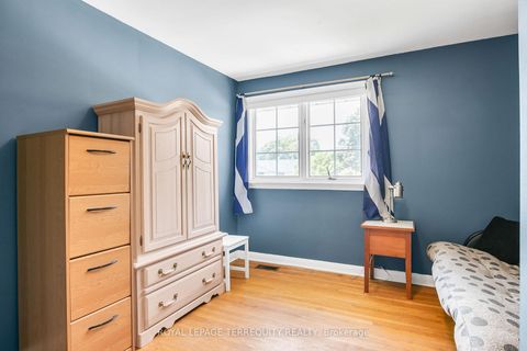 Photo 25 at 11 Urbandale Avenue, Newtonbrook East, Toronto