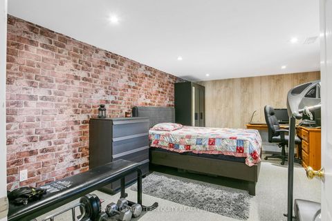 Photo 31 at 11 Urbandale Avenue, Newtonbrook East, Toronto