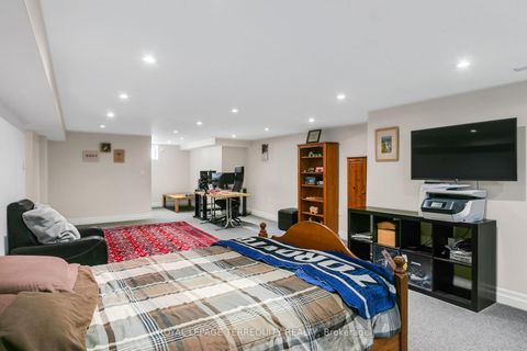 Photo 34 at 11 Urbandale Avenue, Newtonbrook East, Toronto