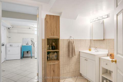 Photo 37 at 11 Urbandale Avenue, Newtonbrook East, Toronto