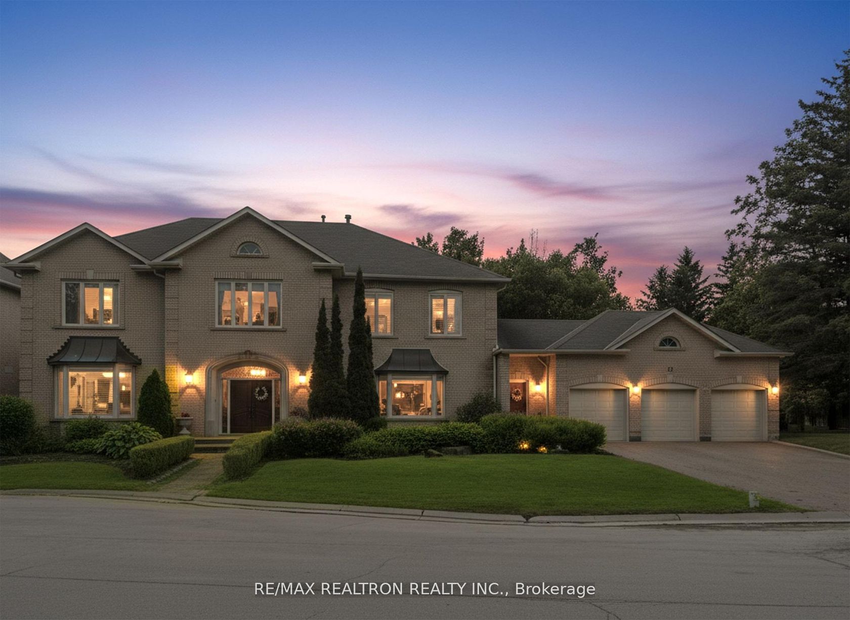 12 Moodie Drive, South Richvale, Richmond Hill photo number 2