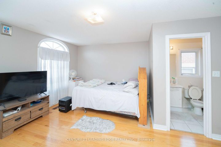 Photo 26 at 21 Summerlea Street, Middlefield, Markham