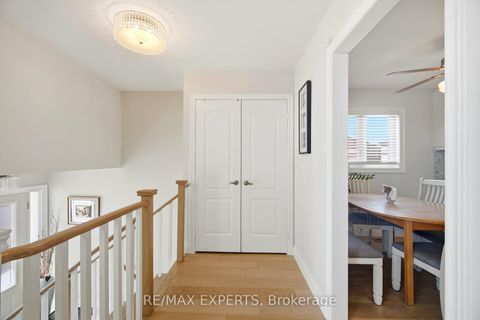 Photo 3 at 75 Corkwood Crescent, Maple, Vaughan