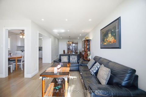Photo 4 at 75 Corkwood Crescent, Maple, Vaughan