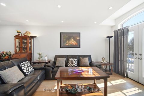 Photo 5 at 75 Corkwood Crescent, Maple, Vaughan