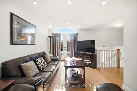 Photo 6 at 75 Corkwood Crescent, Maple, Vaughan